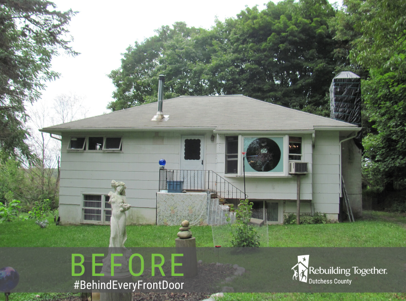 A before picture of Michele's home, showing the old front steps.