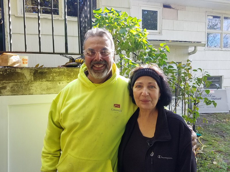 A Consigli volunteer with a homeowner