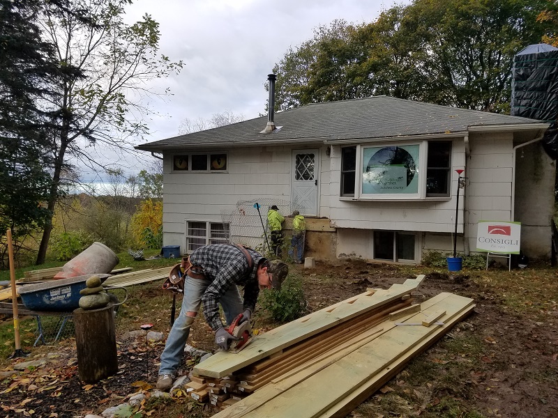 Consigli volunteers working on a 2019 project