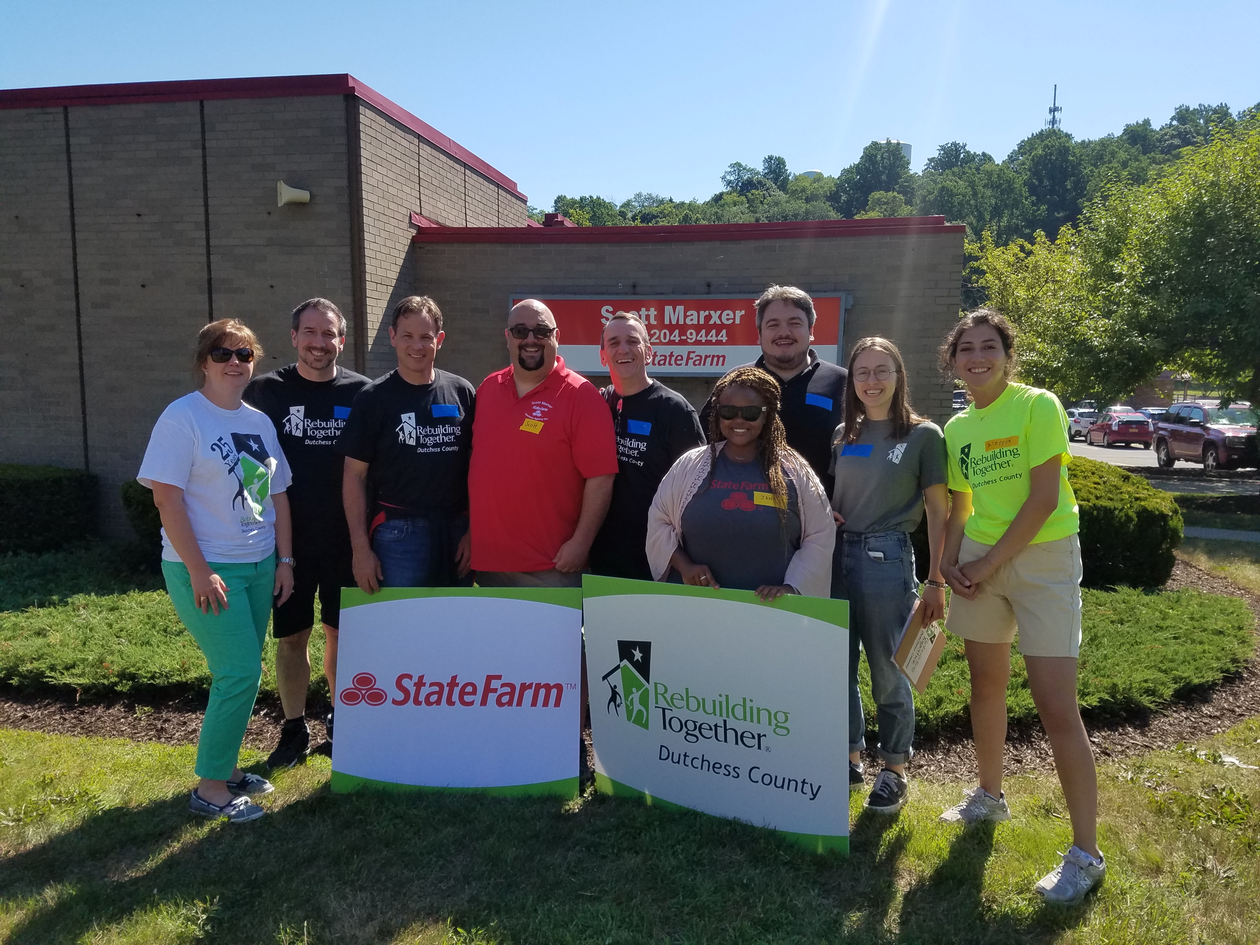 A team of State Farm volunteers